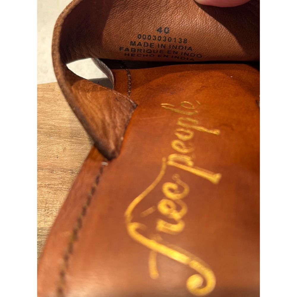 Free People Womens Leather Toe Loop Slide Sandals Brown Tan Flat ~ ~ ~ Size 40 - Picture 7 of 8